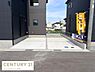 駐車場：駐車場のスペースがしっかり確保されており複数台の車も対応できそうです。コンクリート仕上げでメンテナンスもしやすいのが特徴です。建物に隣接していて使い勝手の良い配置となっています。