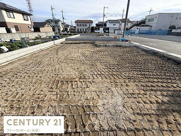 建築中の様子が確認できる物件です。