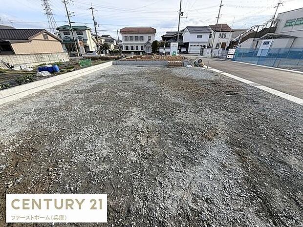 建築中の様子が確認できる物件です。