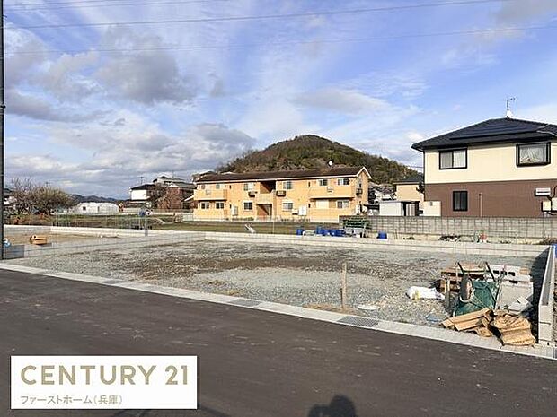 建築中の様子が確認できる物件です。