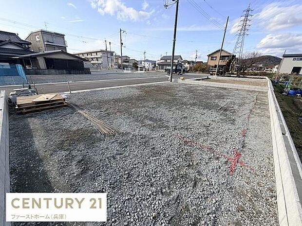 建築中の様子が確認できる物件です。