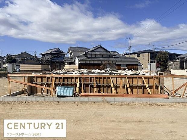 建築中の様子が確認できる物件です。