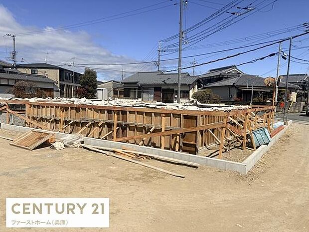 建築中の様子が確認できる物件です。