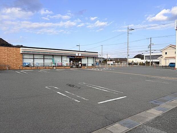 セブンイレブン龍野末政店まで798m