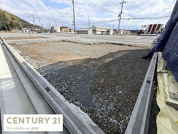 建築中の様子が確認できる物件です。