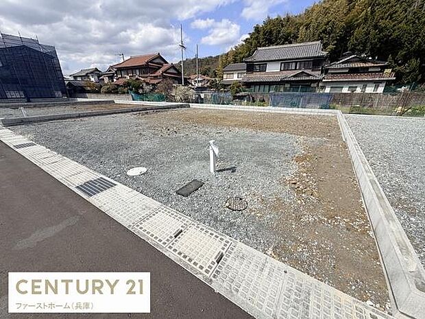 建築中の様子が確認できる物件です。