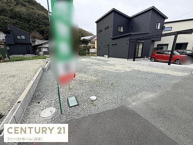 建築中の様子が確認できる物件です。