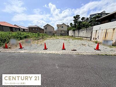 外観:空が広がる開放感のある外観です。周囲には住宅が立ち並びきちんと区画分けされた土地が特徴です。整地されているのでさまざまな用途に対応しやすい外観です。道路に面した配置で利便性も感じられます。 外観:空が広がる開放感のある外観です。周囲には住宅が立ち並びきちんと区画分けされた土地が特徴です。整地されているのでさまざまな用途に対応しやすい外観です。道路に面した配置で利便性も感じられます。