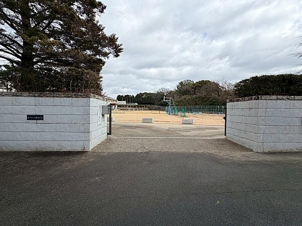 姫路市立琴陵中学校まで602m
