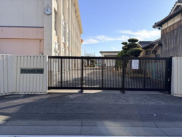 姫路市立花田小学校まで1370m