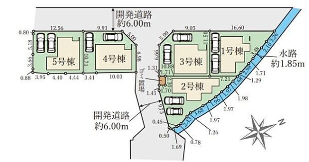 全体区画図は5区画で構成されておりゆとりのある駐車スペースが確保されています。区画ごとに敷地形状が異なりそれぞれの敷地が活かせるレイアウトとなっています。