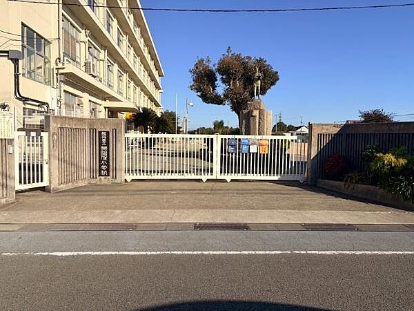 姫路市立英賀保小学校まで550m
