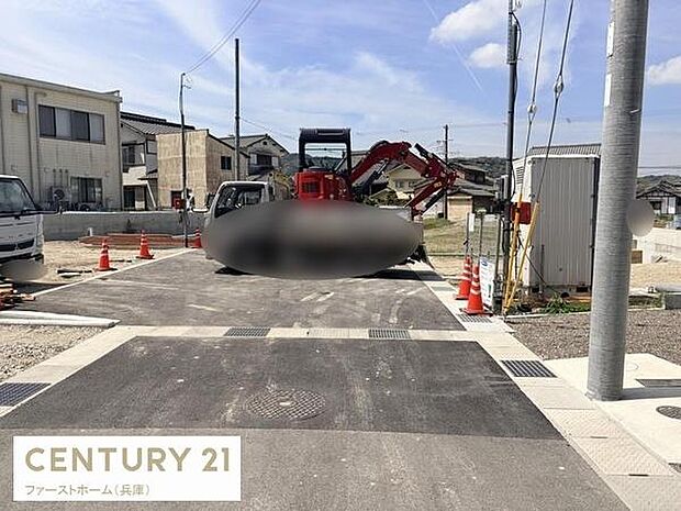 落ち着いた街並みの中に位置する物件です。周辺は閑静で生活に適した立地となっています。