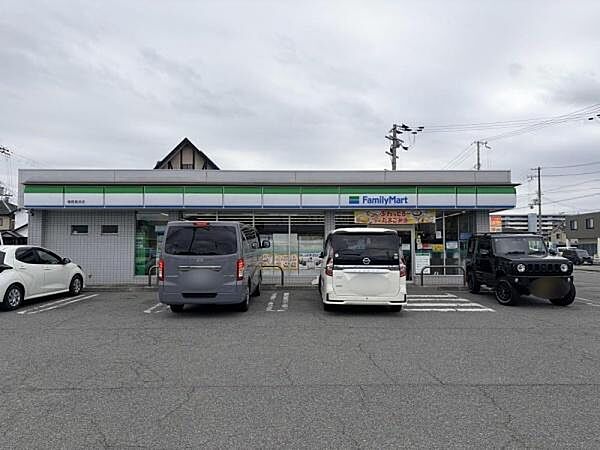 ファミリーマート姫路高浜店まで443m