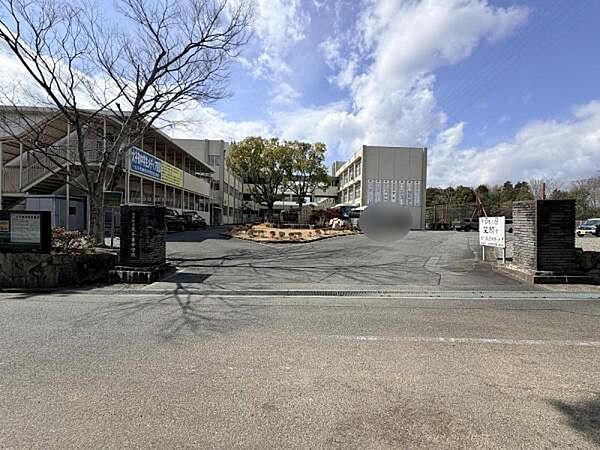 太子町立太子東中学校まで1570m