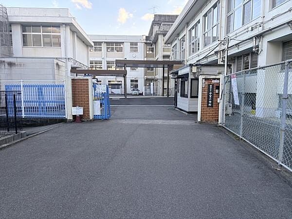 姫路市立安室小学校まで449m