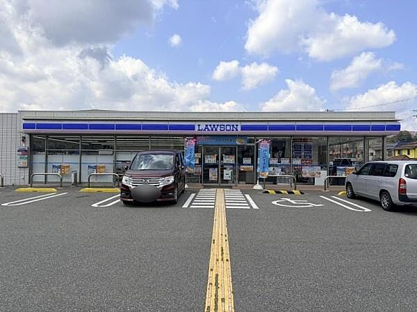 ローソンたつの土師二丁目店まで512m