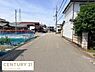 その他：前面道路は幅があり車の出入りもスムーズに行えます。周辺には落ち着いた住宅が立ち並んでいます。舗装された道路で歩行や自転車の利用にも便利です。電柱や配線も整然と配置されています。