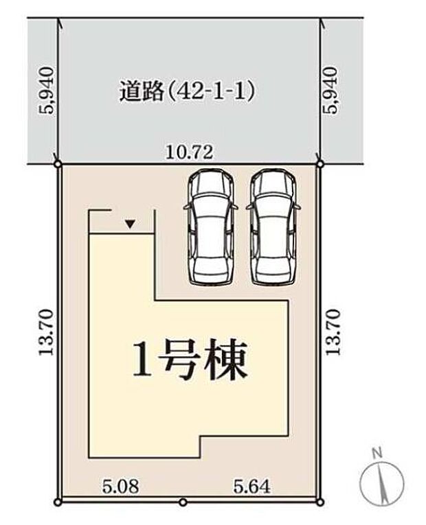 車2台分の駐車スペースが確保されておりさまざまな使い方ができます。敷地全体が整形で建物配置も無駄がありません。前面道路幅が広く車の出し入れがしやすい設計です。区画の形が分かりやすく見通しも良好です。