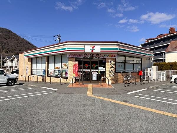 セブンイレブン姫路青山北店まで372m