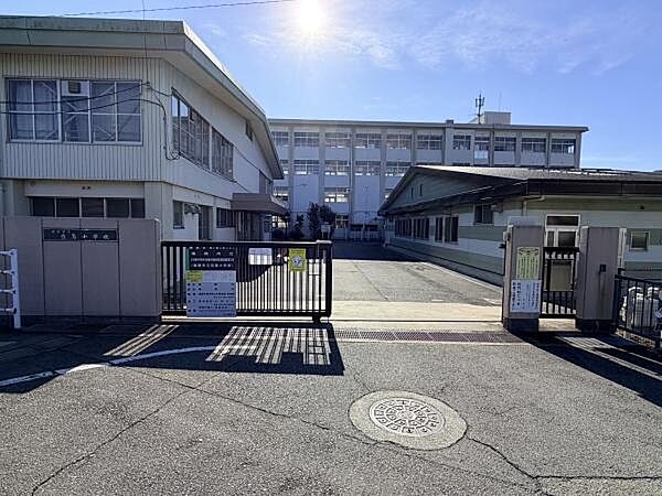姫路市立白鳥小学校まで1132m