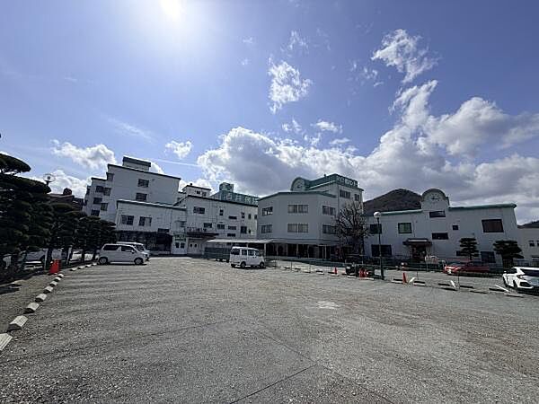 医療法人社団みどりの会酒井病院まで445m