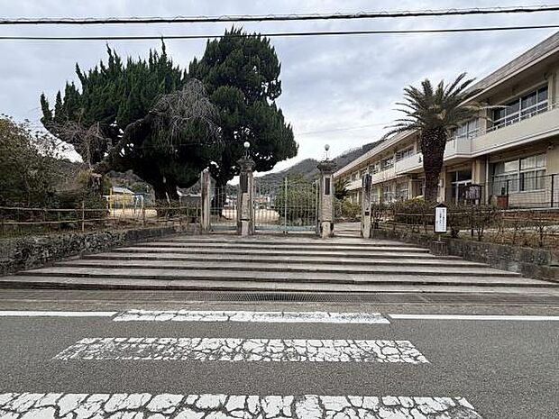 たつの市立龍野小学校まで954m