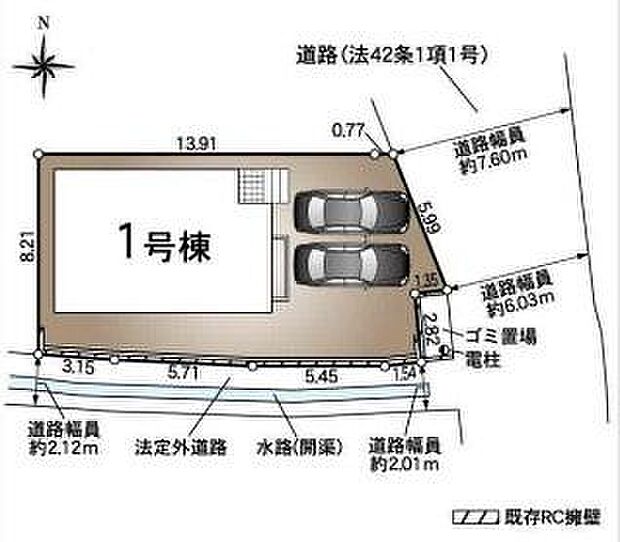 敷地内には駐車スペースが2台分確保されています。建物の配置や道路との接道状況がわかりやすい区画図です。前面道路の幅員や隣接状況も明記されていますので全体のレイアウトが把握しやすい内容です。