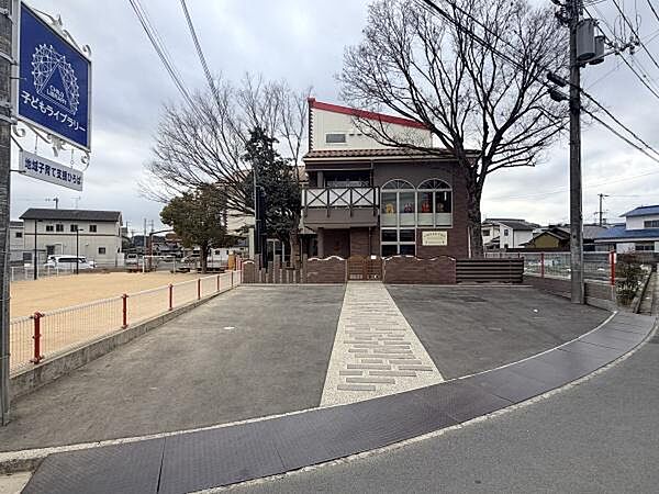 幼児学舎子どもライブラリーまで687m