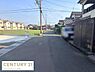 その他：前面道路は幅広く車の出入りもスムーズに行えます。周囲には住宅が並び落ち着いた雰囲気となっています。ゆったりとした道路なので見通しも良好です。現地の様子がしっかり確認できます。
