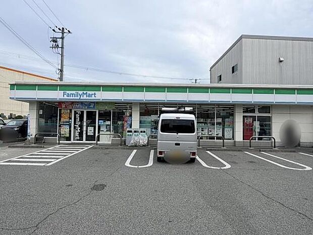 ファミリーマート姫路中島店まで404m