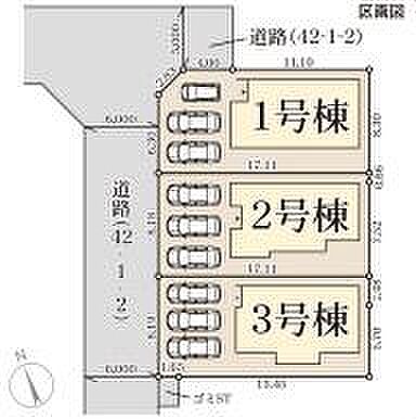全体区画図から3棟それぞれに専用の駐車スペースが確保されていることが分かります。道路に面した配置で車の出し入れもスムーズです。区画ごとに独立したスペースが設けられておりプライバシーも配慮されています。
