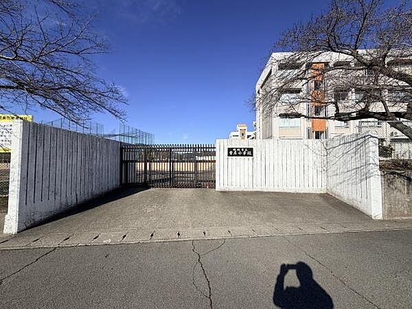 姫路市立曽左小学校まで1080m