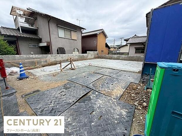 建築中の様子が確認できる物件です。