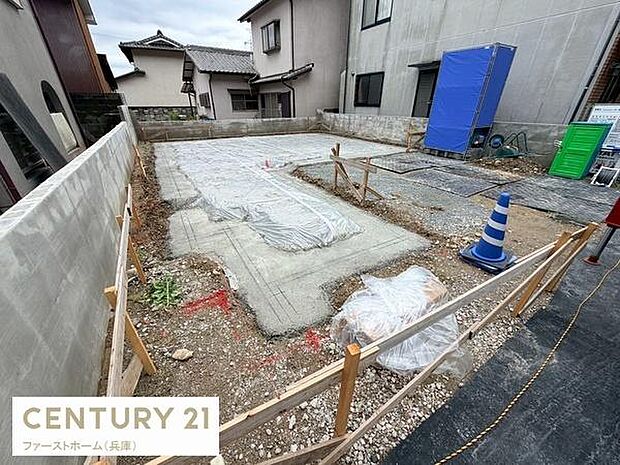 建築中の様子が確認できる物件です。