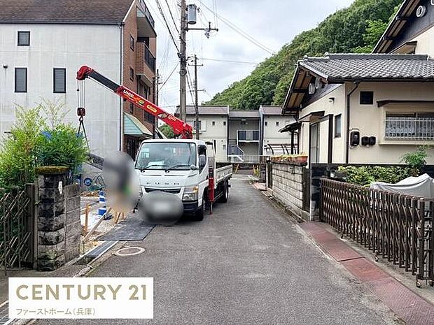 落ち着いた街並みの中に位置する物件です。周辺は閑静で生活に適した立地となっています。