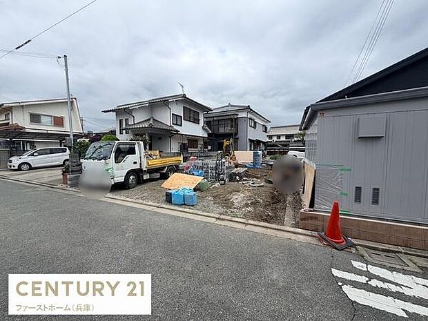 建築中の様子が確認できる物件です。