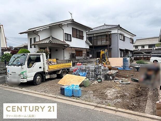 建築中の様子が確認できる物件です。