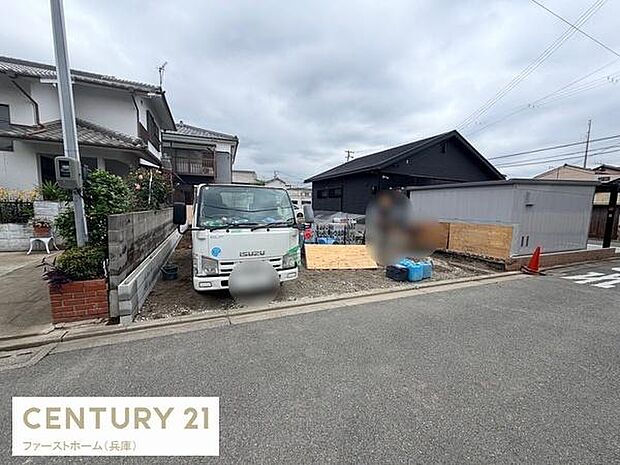 建築中の様子が確認できる物件です。