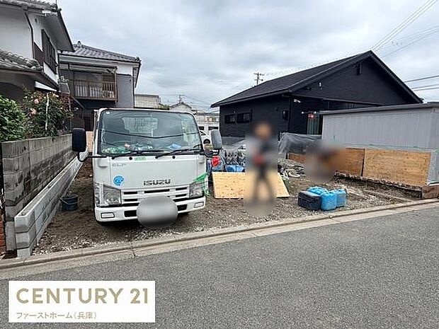 建築中の様子が確認できる物件です。