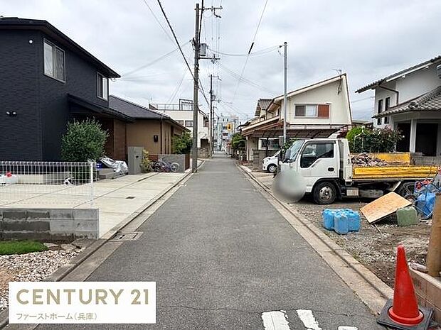 落ち着いた街並みの中に位置する物件です。周辺は閑静で生活に適した立地となっています。