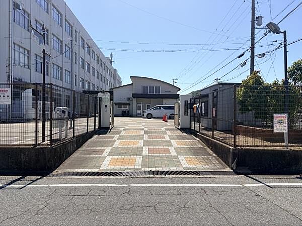 姫路市立余部小学校まで1314m
