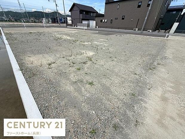 建築中の様子が確認できる物件です。