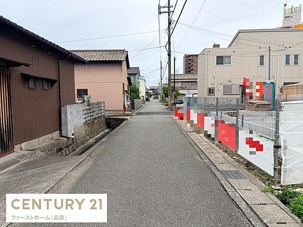 落ち着いた街並みの中に位置する物件です。周辺は閑静で生活に適した立地となっています。
