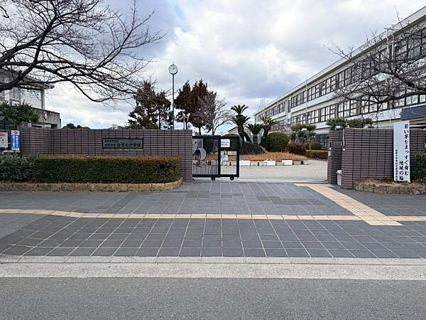 姫路市立白鷺小中学校まで1202m