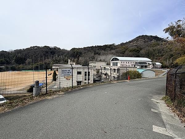 たつの市立御津中学校まで1864m
