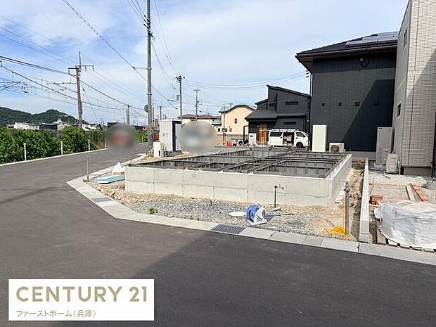 建築中の様子が確認できる物件です。
