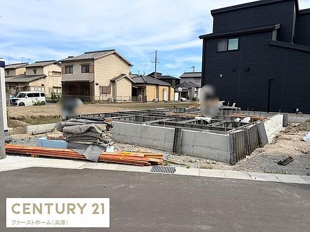 建築中の様子が確認できる物件です。