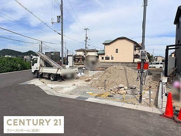 建築中の様子が確認できる物件です。