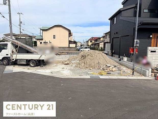 建築中の様子が確認できる物件です。